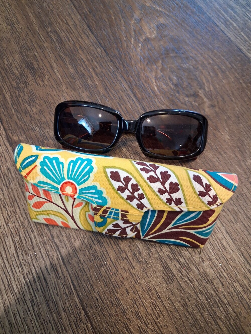 Vera Bradley Black Sunglasses with Multicolor Floral Fabric Case